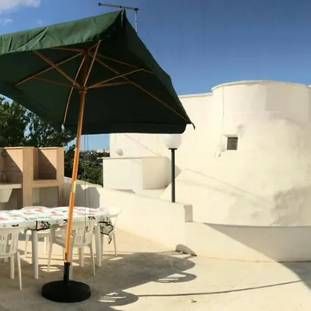 Trullo Dal Commendatore * 오스투니